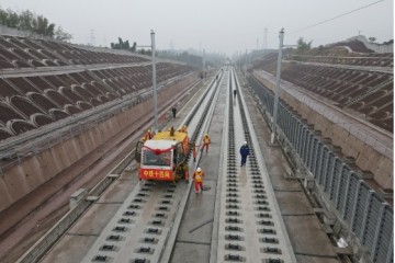 四川这些公路铁路今年通车川西高原将结束不通铁路的历史